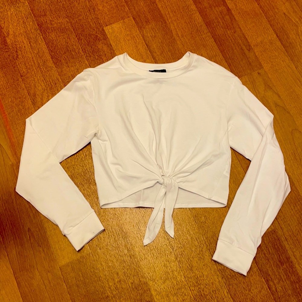 Forever 21 white top size M super cute in EXCELLENT CONDITION